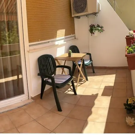 Rita Near Trstenik Beach Appartement