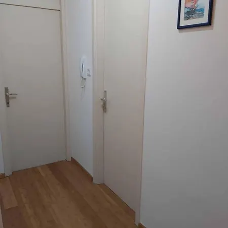 Apartment Rita Near Trstenik Beach Split