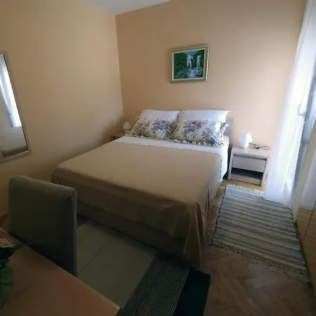 Rita Near Trstenik Beach Apartment Split